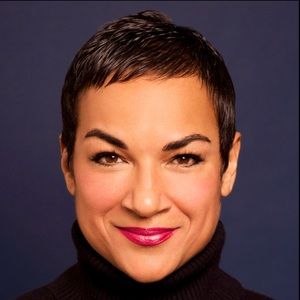 Meet your Posher, Lara